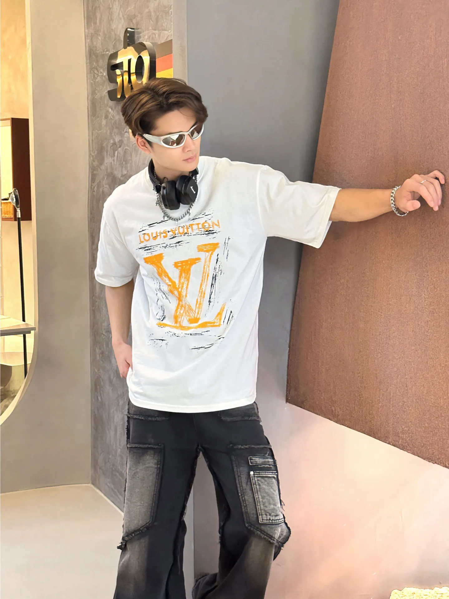 Louis Vuitton/ logo